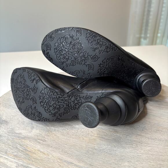 John Fluevog Elizabeth Black Leather Ankle Boots Sculpted Heel Women’s Size 7.5 - Picture 9 of 12